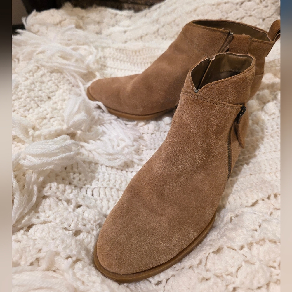 Nine West Light Brown Suede Ankle Booties.  Sz 7